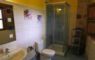 Phòng tắm bên trong 3 La Casa de Bustantegua