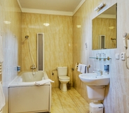 Toilet Kamar 6 Hotel ROYAL