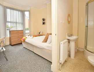 Bedroom 2 Townhouse @ 178 Ruskin Road Crewe