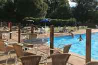 Swimming Pool Cosy Upper Lake Chalet in Wales, Dog Friendly