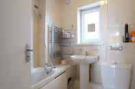 Toilet Kamar 2-bed Apartment in London Woolwich