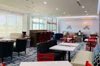 Bar, Cafe and Lounge La Quinta Inn & Suites by Wyndham-Red Oak TX IH-35E