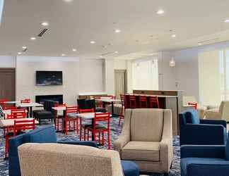 Lobby 2 La Quinta Inn & Suites by Wyndham-Red Oak TX IH-35E