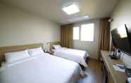 Kamar Tidur 7 Nice Cat Hotel & Guest House