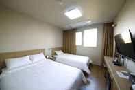 Kamar Tidur Nice Cat Hotel & Guest House