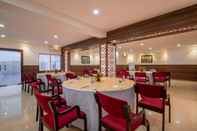 Functional Hall Rosewood Apartment Hotel - Pantnagar