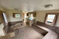 Ruang Umum 3 Bed 8 Berth Caravan in California Cliffs - M1