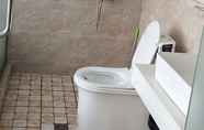 Toilet Kamar 3 Jingheyuan Mianzhu