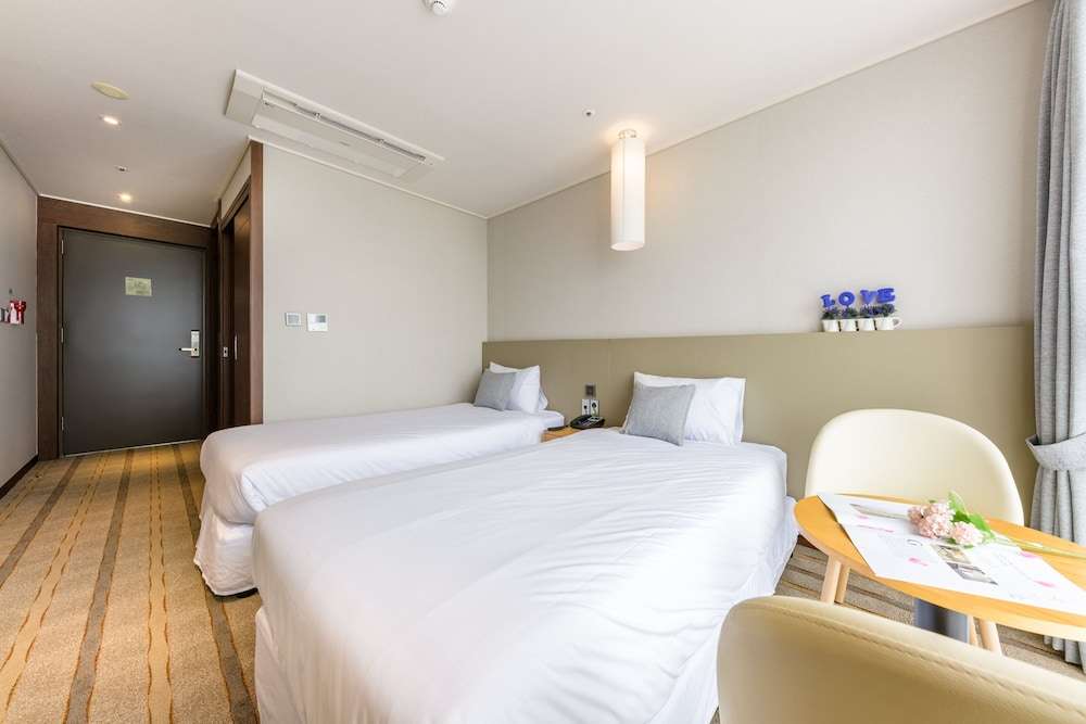 Shin Shin Hotel Cheonjiyeon - Khách sạn hiện đại ở Jeju