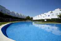 Swimming Pool GoCosta Villas Cumbres Family Luxe 1