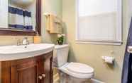 In-room Bathroom 6 Cozy House 10 min to Monuments│10 min to DC by CozySuites