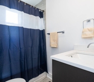 In-room Bathroom 4 Modern Colonial 3BR/2BA House | 5m to DC & DCA, by CozySuites