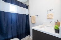 In-room Bathroom Modern Colonial 3BR/2BA House | 5m to DC & DCA, by CozySuites