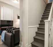 ล็อบบี้ 5 Louisville Dream House 4BR/2BA  by CozySuites