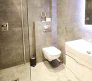 In-room Bathroom 5 Luxury Property in Central Newbridge Wifi