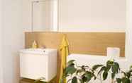 In-room Bathroom 4 Gwuni Mopera B u.B