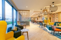 Lobby Hampton by Hilton Blackburn