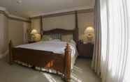 Bedroom 6 Phoenix Inn Resort