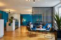 Lobby Reading Central Serviced Apartment by Flying Butler