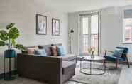 Common Space 2 Reading Central Serviced Apartment by Flying Butler