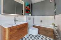 In-room Bathroom Chic Victorian House near London Bridge