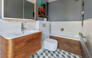 Toilet Kamar 7 Chic Victorian House near London Bridge