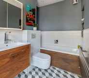 Toilet Kamar 7 Chic Victorian House near London Bridge