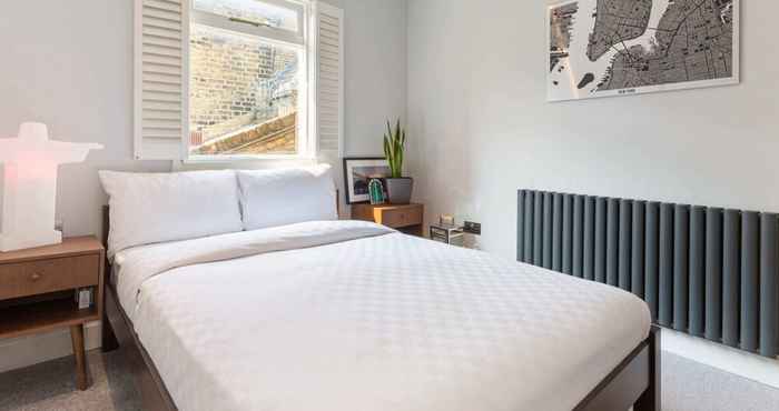 Kamar Tidur Chic Victorian House near London Bridge