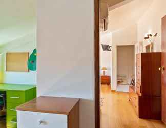 Bilik Tidur 2 Lovely 2 Bedroom Duplex Apt w Terrace in Cascais