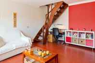 Ruang Umum Lovely 2 Bedroom Duplex Apt w Terrace in Cascais