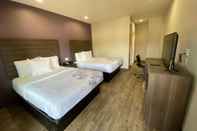 Bedroom SureStay Plus Hotel by Best Western Ada