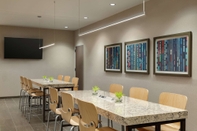 Functional Hall Home2 Suites by Hilton Ogden