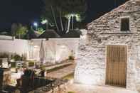 Exterior Trulli in corte