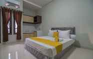 Kamar Tidur 2 Aziz Guest House Syariah