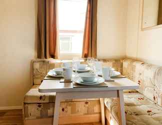 Kamar Tidur 2 Beautiful 3-bedroom Caravan at Mersea Island