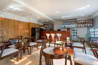 Bar, Cafe and Lounge Mai Khao Beach Condotel by Villacarte