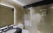 In-room Bathroom 2 Gacine Hotel