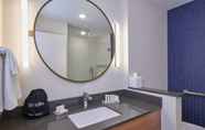 In-room Bathroom 2 Fairfield Inn & Suites by Marriott Louisville Jeffersonville