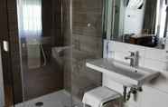 In-room Bathroom 7 Hotel Alte Post