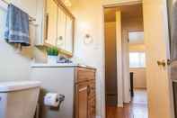 Toilet Kamar Cozy Richmond Two Bedroom