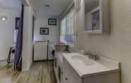 In-room Bathroom 7 Cozy 1-bedroom Home, 5min to Pleasant Hill Bart