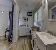 Toilet Kamar 7 Cozy 1-bedroom Home, 5min to Pleasant Hill Bart