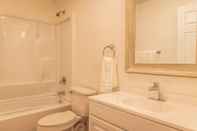 Toilet Kamar Spacious Four Bedroom In Concord