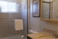 In-room Bathroom Updated and Clean 2-bedroom in San Jose