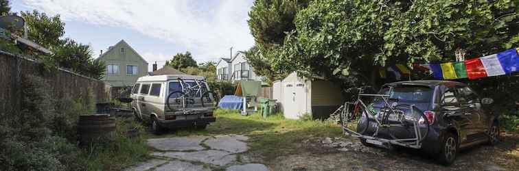 Exterior Cozy, Modern 3-bedroom in Oakland