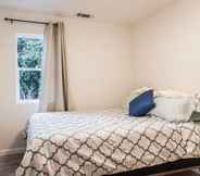 Kamar Tidur 6 Cozy Three Bedroom in Concord