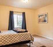 Kamar Tidur 3 Cozy Three Bedroom in Concord