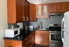 Others 3 3422 Entire 1br Apt/house in El Cerrito Plaza