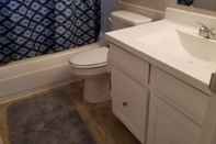 Toilet Kamar North Denver Condo - Pottery Barn Inspired