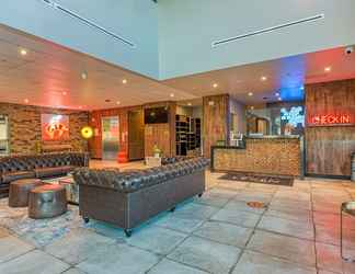 Lobby 2 Hotel Lexen - Newhall